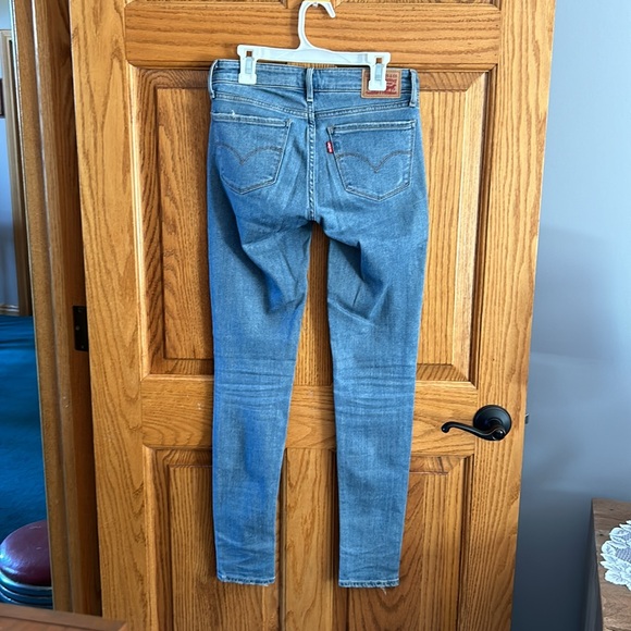 Levi’s 711 Distressed Skinny Jeans - Picture 3 of 3